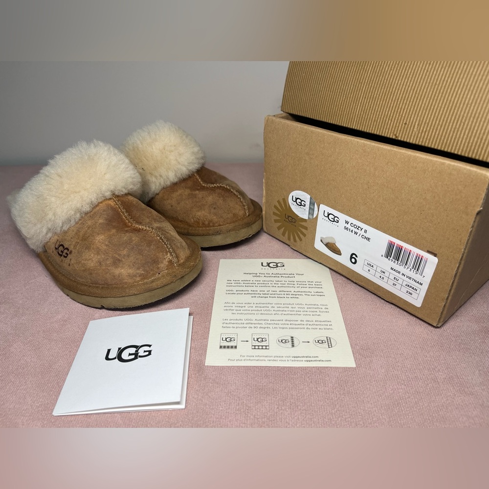 UGG Slippers - Women’s Size 6